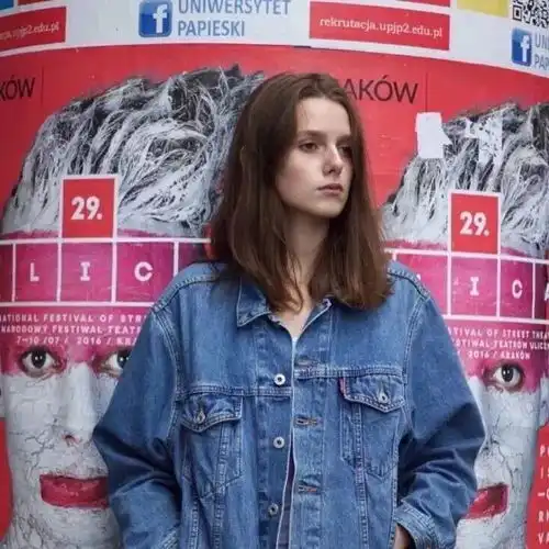 每日头像你在我心里,如同满月住在夜空