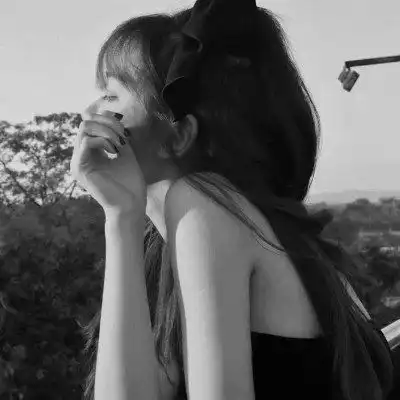 女生头像黑白图片2023最火爆