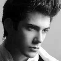 白色系干净头像男欧美