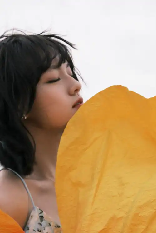 文淇水边大片纯欲氛围拉满气质清冷高级感十足