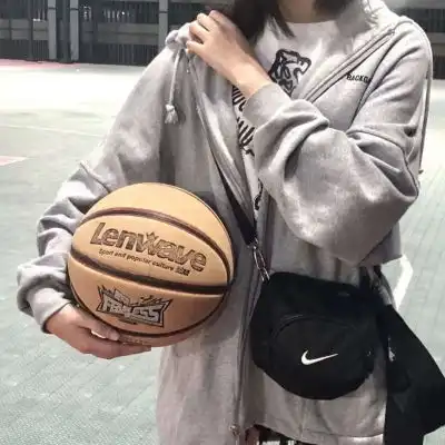 顾槿桉带有篮球的女生头像