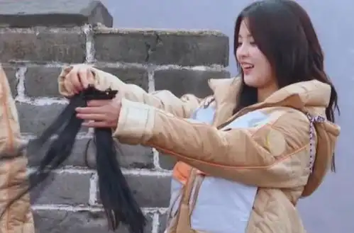 照片美如画,真人秀全破功女艺人发量实属堪忧,杨超越也难逃