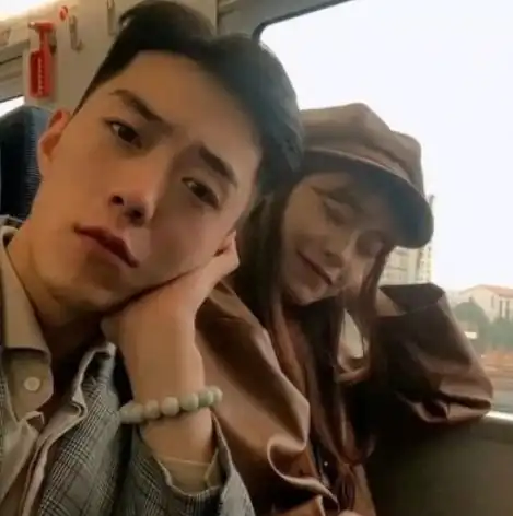 禁欲系情侣头像一人一半