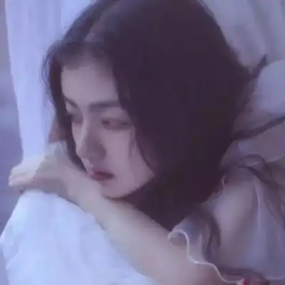 女生侧面头像唯美伤感