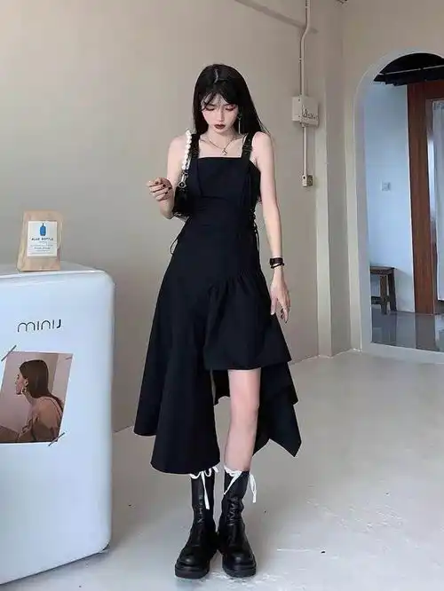 超a超火的黑色小裙子,穿着去炸街