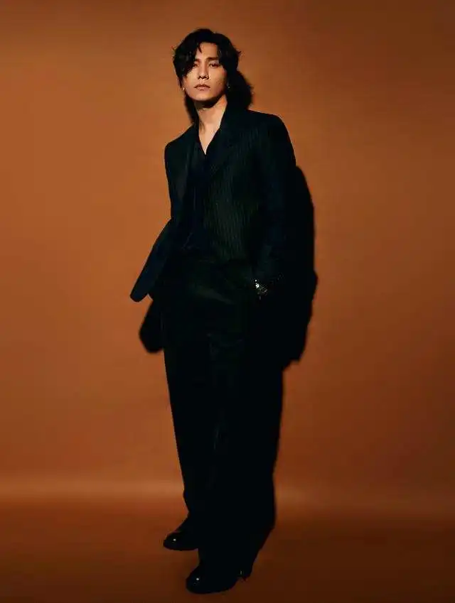 陈坤18岁儿子办生日趴,合照却被吐槽,网友亲妈基因是多差