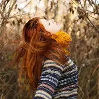 戴围巾女生头像冬天戴围巾的漂亮女生