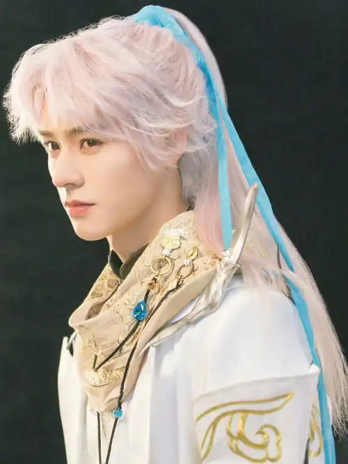 这些白发男神竟然如此超凡脱俗,这才是画卷里走出来的美男子