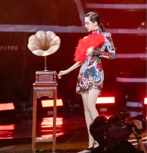 一万吨狗粮来袭戚薇与老公晒恩爱,粉色双马尾太少女了