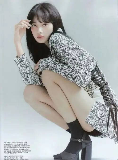 lisa黑长直拍杂志大片,配粉嫩妆容,真实演绎人间水蜜桃