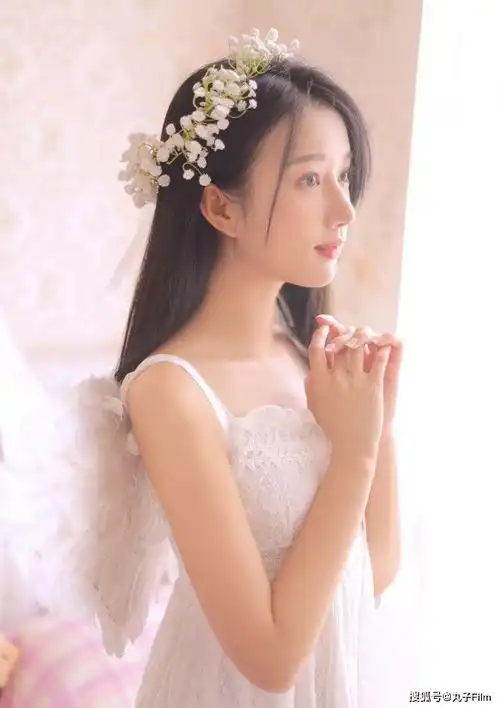 性感美女时尚写真甜美白裙少女公主裙养眼,清纯可爱迷人