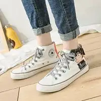 帆布鞋下半身图片女生头像穿着帆布鞋的下半身奔跑女生头像