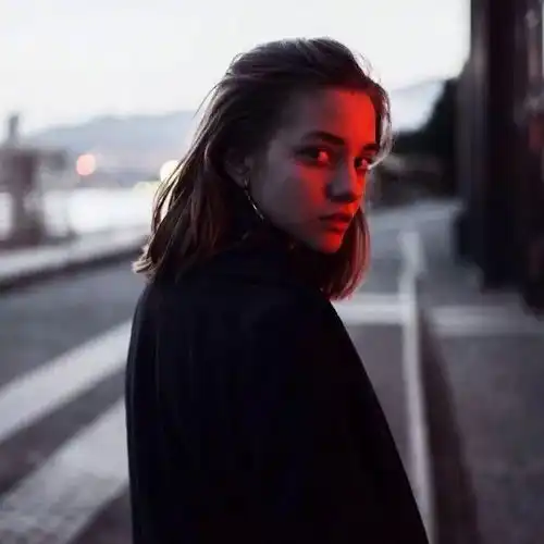 ins头像夏日里偶遇见的树荫