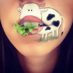 一位英国化妆师妹纸将自己的下巴贡献给了艺术事业,从此一波卡通人物就原地满血复活了