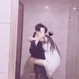 双人暧昧情头钟爱手机更在意你