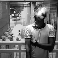 个性黑白男生抽烟头像寂寞如烟遇见你我一直在坠落