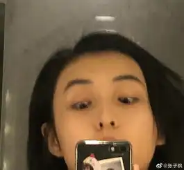 张子枫表情灵动无惧超近镜头满脸胶原蛋白元气足