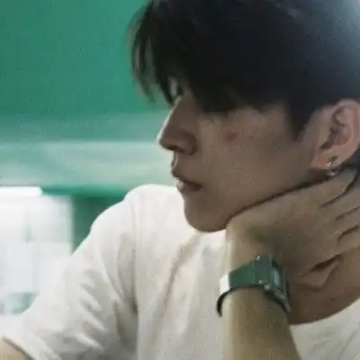 被爱伤过的丧系男生头像