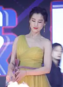 黄圣依穿黄裙露美肩梳仙女发型清纯可人