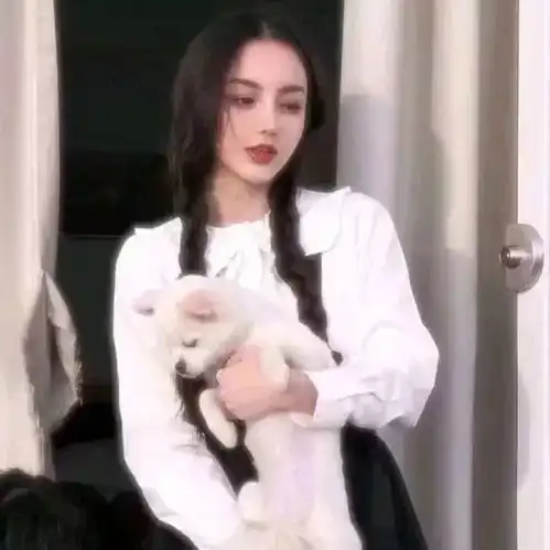 情侣头像时间在走很多以前不曾想象过的都在慢慢接受