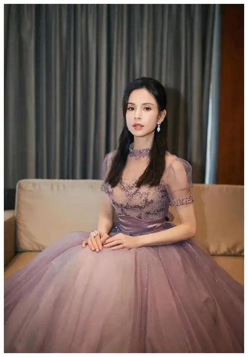林志颖娇妻陈若仪皮衣身材苗条秀长腿,李若彤紫色薄纱裙仙气飘飘