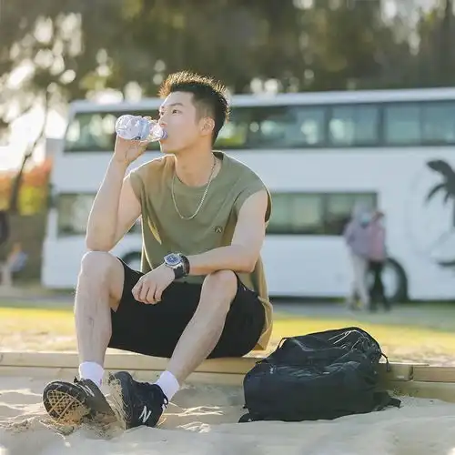 道系打坐头像男现代打坐