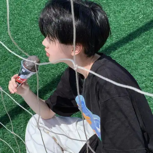 男生头像十几岁遇到的人怎会那么容易忘