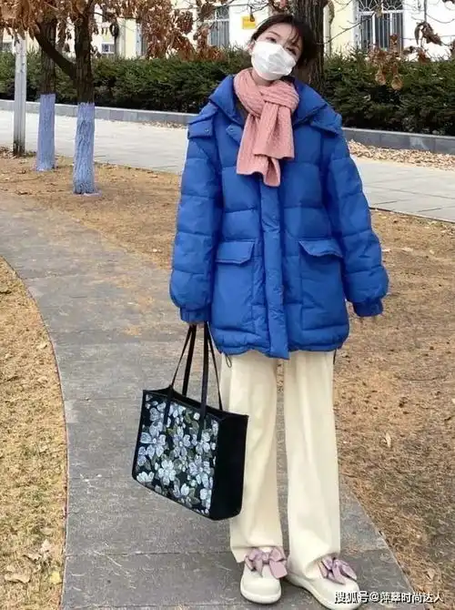 冬天火了这条白裤子,学时尚博主一裤多穿,优雅减龄还更时髦