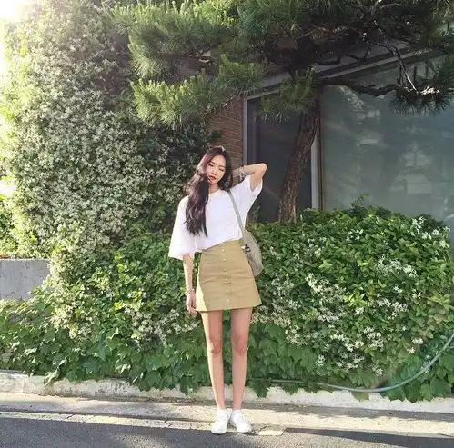 一到换季,才懂白t如此好用,单穿or内搭都能穿出时髦,值得试试