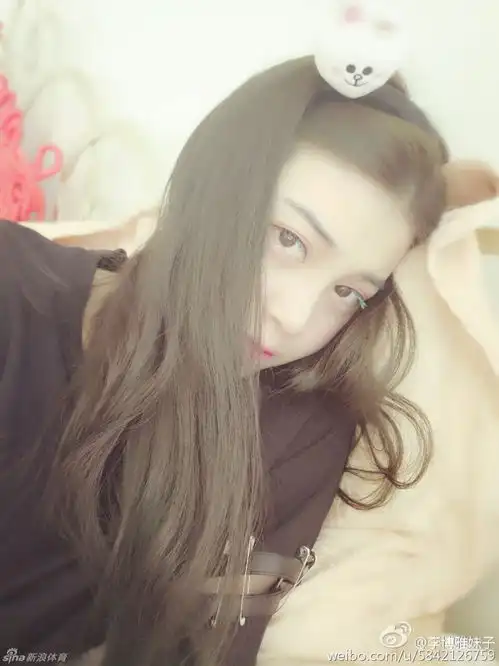 冰壶女神李博雅晒照仙气足
