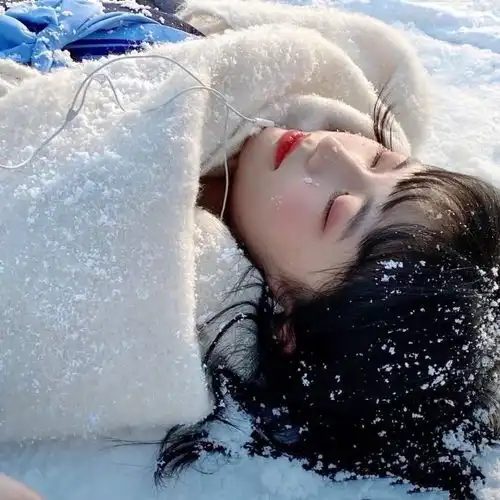 氛围感头像女雪