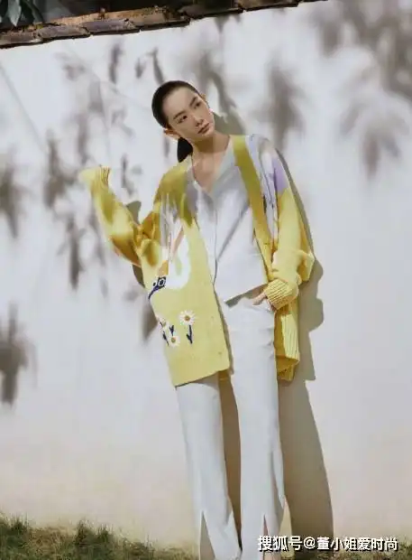 戚薇好少女,粉红色造型年轻活力,洋气十足