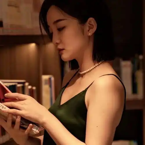 夏天的黑色系服饰珠宝搭配,这种珠宝高级感,你也可以玩转起来
