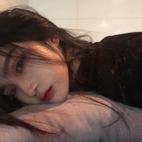 女生头像丧系单人黑白