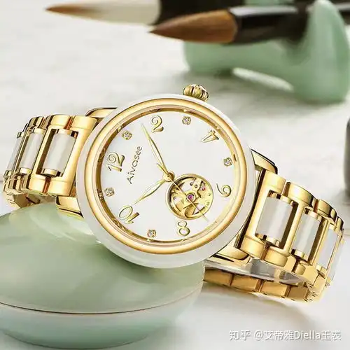女人戴玉镯子好还是戴手表好,哪个更能凸显气质品味