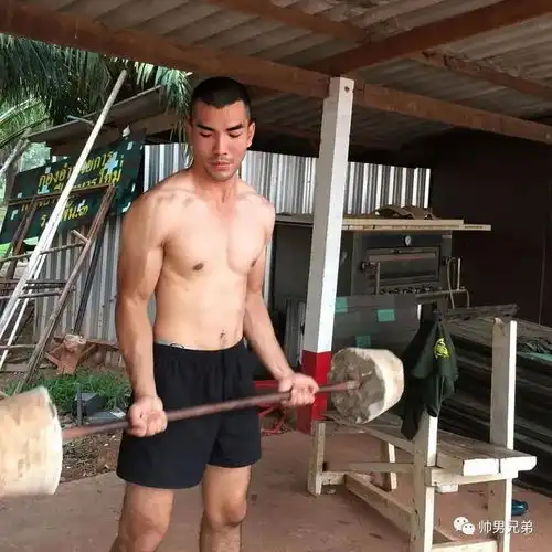 泰国帅气腹肌兵哥哥,眉眼深邃好凶猛