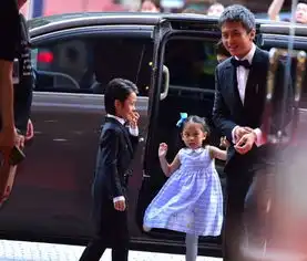 邓超一家首次合体,等等小花齐亮相,一家四口有四个邓超