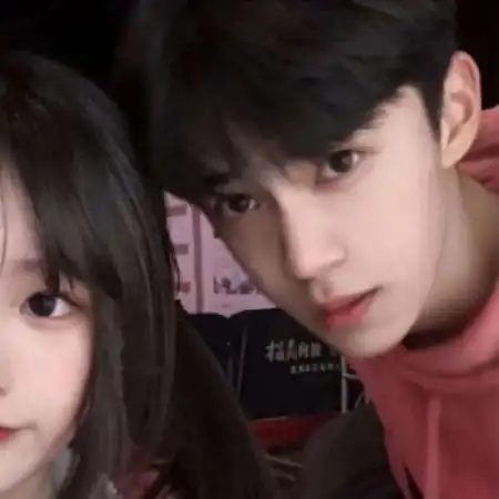 qq头像情侣双人迩,我直爱着