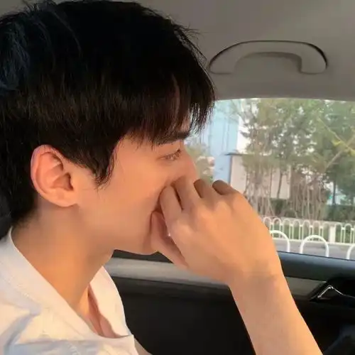 适合在夏天用的男生头像