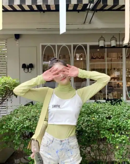 琵琶少女周洁琼,颜值实力双具备,甜酷女孩的私服鉴赏