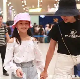 田亮叶一茜一家机场照,小亮仔反戴帽子自娱自乐,森碟大长腿抢镜