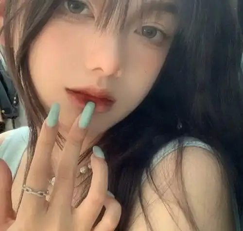 ins纯欲风女生头像