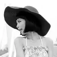 我们不太像你和我黑色头像