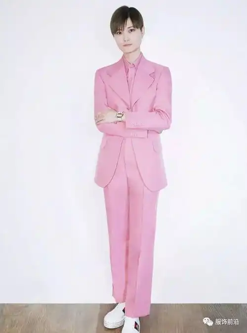 好看的头像粉色系列西装
