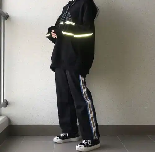 酷女孩的黑色系冬季搭配示范