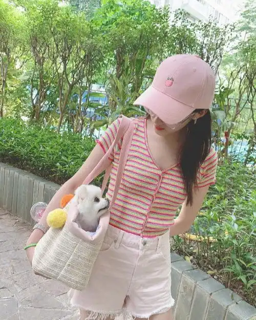 撞衫泫雅也不输关晓彤衣品飙升,秋季私服穿搭时尚少女感满分