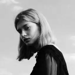 女头像白色系列图片短发