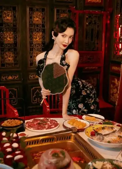 elle时尚金晨惊艳四座,毛晓彤知性华贵,关晓彤终于选对了造型师