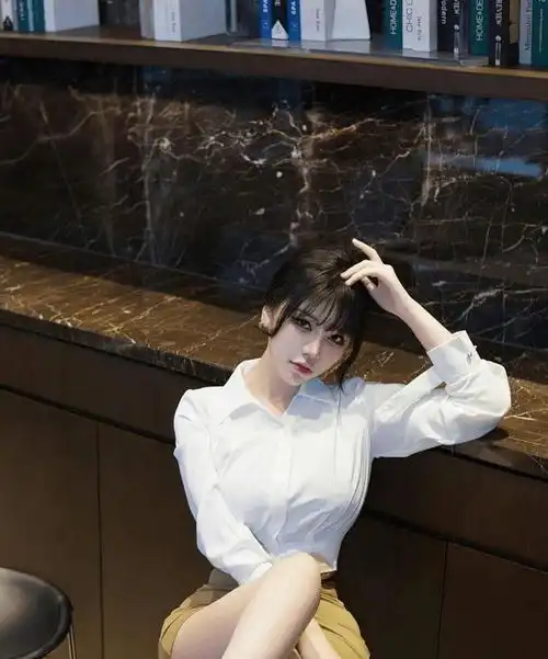 清爽干净的白色系搭配,清纯甜美的风格,穿出十足的少女感