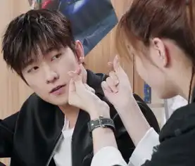 比心还是捏蚊子全职高手杨洋式比心引爆笑